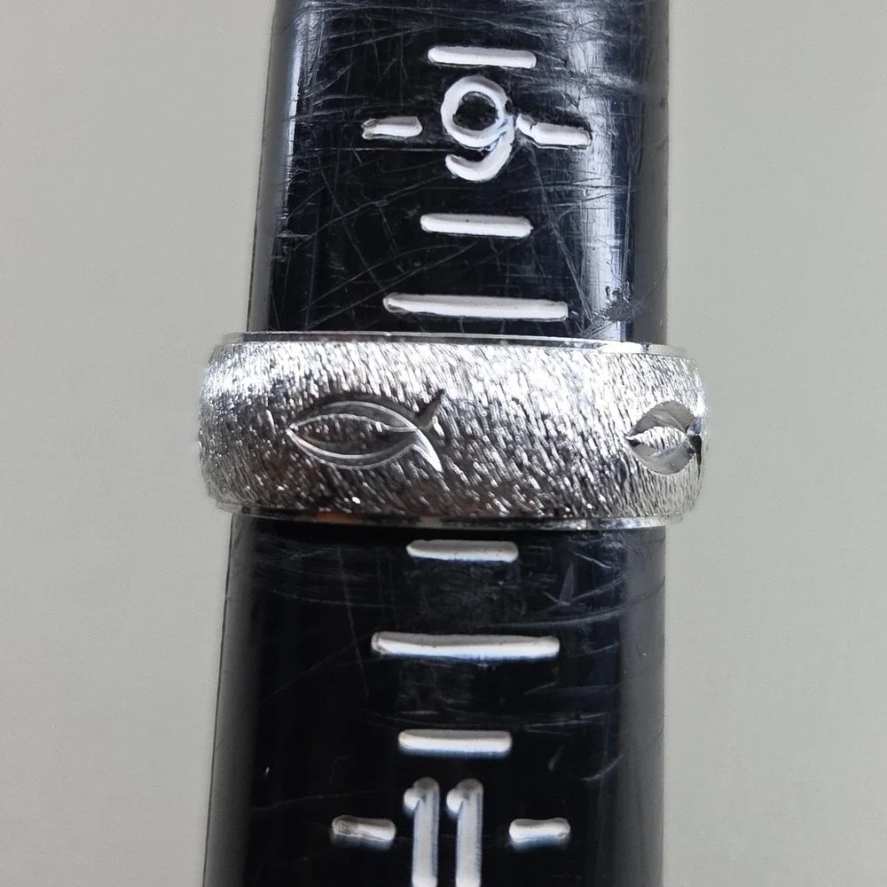 Silver Tone Ichthys Christian Fish Symbol Textured Band Ring Size 10 Mens Womens